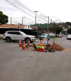 Após reclamação da população, buraco é reparado no bairro da Mangabeiras