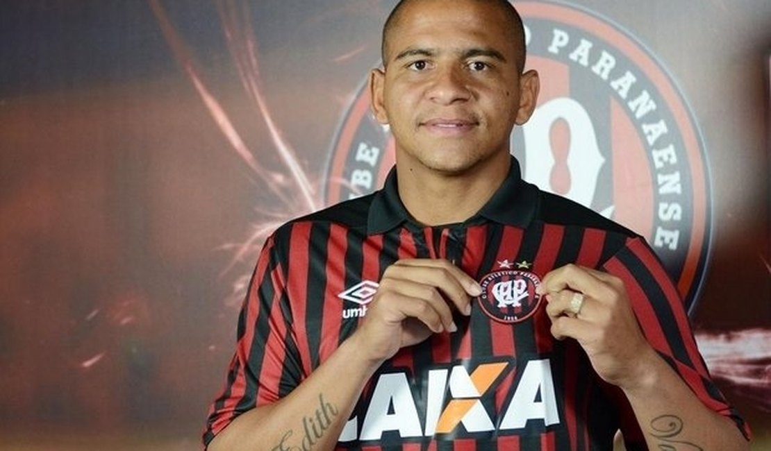 Dirigente do Sport afirma que Walter permanece no Atlético-PR