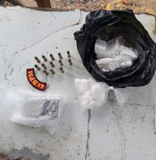Suspeito foge, mas polícia apreende 500g de cocaína e munições