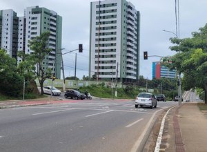 Novo semáforo na Avenida Márcio Canuto começa a funcionar no domingo (13)
