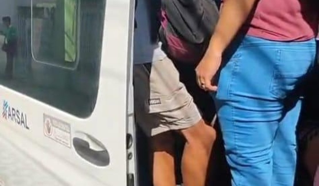 DMTT aborda van superlotada e com tacógrafo vencido, em Maceió