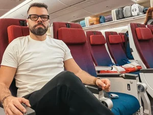 Passagem de empresário é cancelada e ele acaba expulso de voo. Entenda