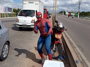 Homem-Aranha arapiraquense: das telas para a vida real