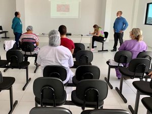 Hospital da Mulher capacita técnicos sobre coleta de material para exame da Covid-19