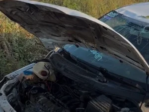 Carro capota e motorista fica ferido ao voltar de Festival em Água Branca