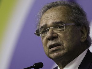 Conta de luz cairá 18% sem pôr empresas em risco, diz ministro