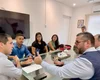 Após protesto, Leonardo Dias intermedeia reunião entre Semed e pais de alunos em Riacho Doce