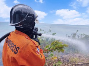 Bombeiros recebem de Renan Filho medalhas por tempo de serviço