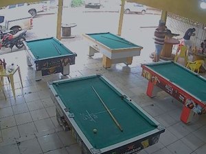 Homem atira e mata sete pessoas em bar após perder em jogo