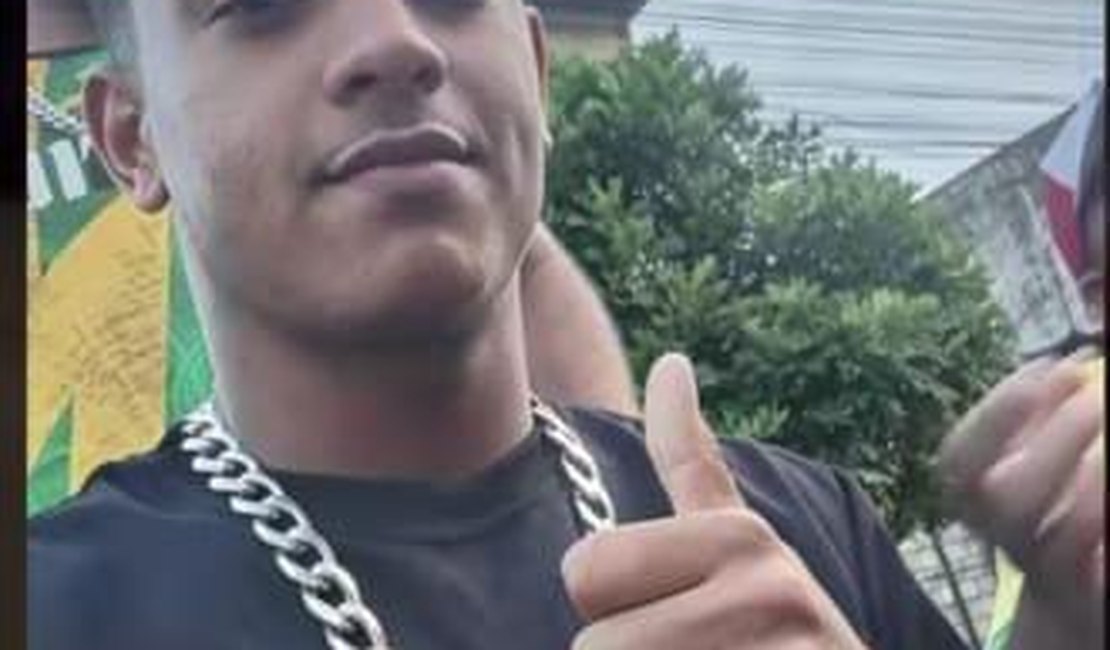 Adolescente morto na Jatiúca é identificado; suspeitos fugiram de carro