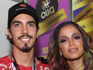 Anitta assume relação com Gabriel David em live: 'Meu namorado'