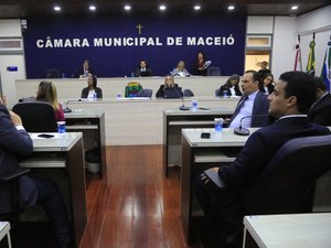 Câmara aprova requerimentos que pedem iluminação natalina na periferia