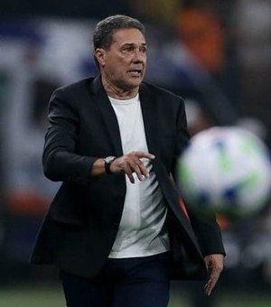 Além de Giuliano, outros jogadores do Corinthians estão incomodados com Luxa