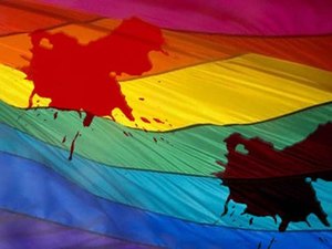 Entidades pedem prisão de irmão e pai que espancaram adolescente após assumir sua sexualidade