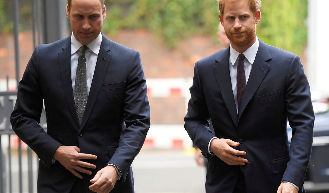 Harry e William divulgam nota conjunta para negar crise na relação entre eles