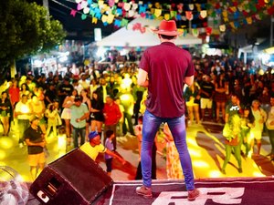 Dudu Vaqueiro e Xamego de Menina animam segunda noite do São João do Povo