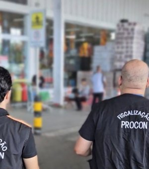 Supermercado onde mercadoria despencou sobre consumidora é notificado em Maceió