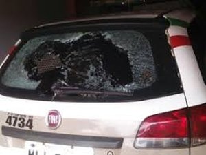 Suspeito quebra vidro e foge de viatura policial mas é recapturado, em Arapiraca    