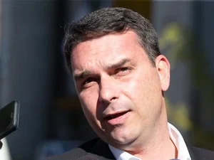 Flávio Bolsonaro diz que 'videozinho' dele com Vorcaro pode ser vazado