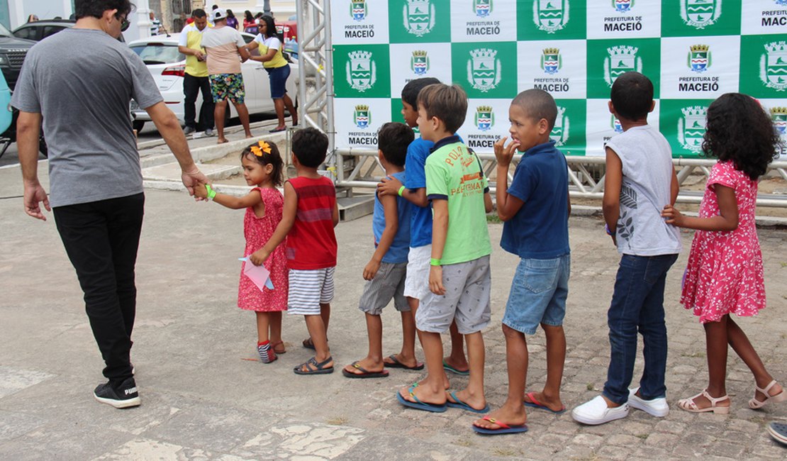 ?Crianças de abrigo em Murici participam de oficinas e brincadeiras na Bienal