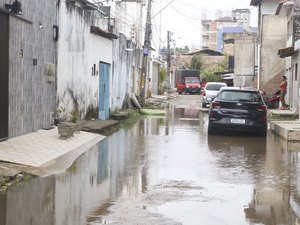 Esgoto transborda e prejudica moradores de Maragogi