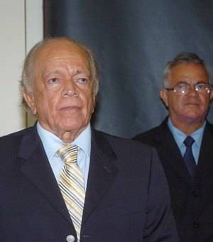 Prefeito decreta luto pela morte do ex-governador Guilherme Palmeira