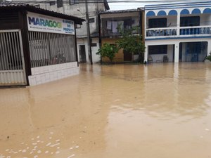 [Vídeo] Ruas de Maragogi ficam alagadas com as fortes chuvas