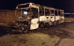 Ônibus é incendiado no Benedito Bentes