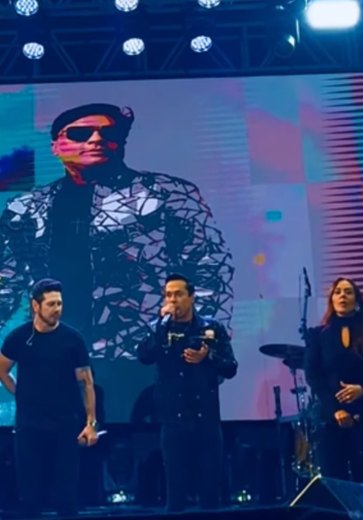 Cavaleiros do Forró homenageia Neto Araújo em show após morte do cantor