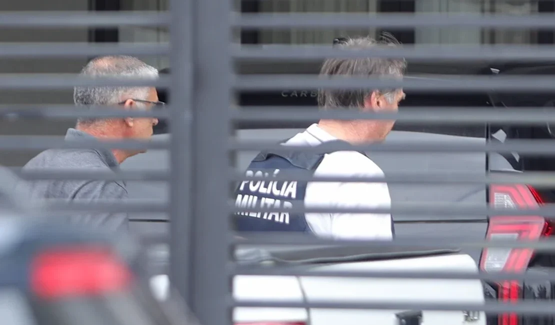 Moraes proíbe drones perto da casa de Bolsonaro e dá ordem para a PM