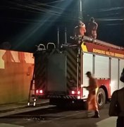 Incêndio se espalha por área de vegetação em conjunto de Arapiraca