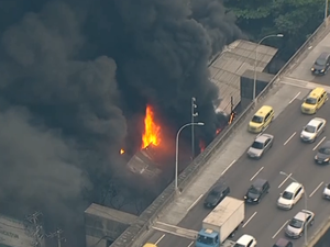 Incêndio atinge barracão de escola de samba no Rio de Janeiro
