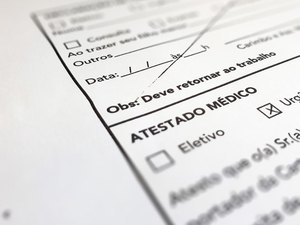 Chefe denuncia empregada por falsificar atestados médicos durante um ano