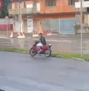 Homem é acusado de roubar celular em ponto de ônibus no bairro Santo Amaro, em Maceió