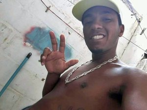 Criminosos atiram contra populares e jovem fica ferido