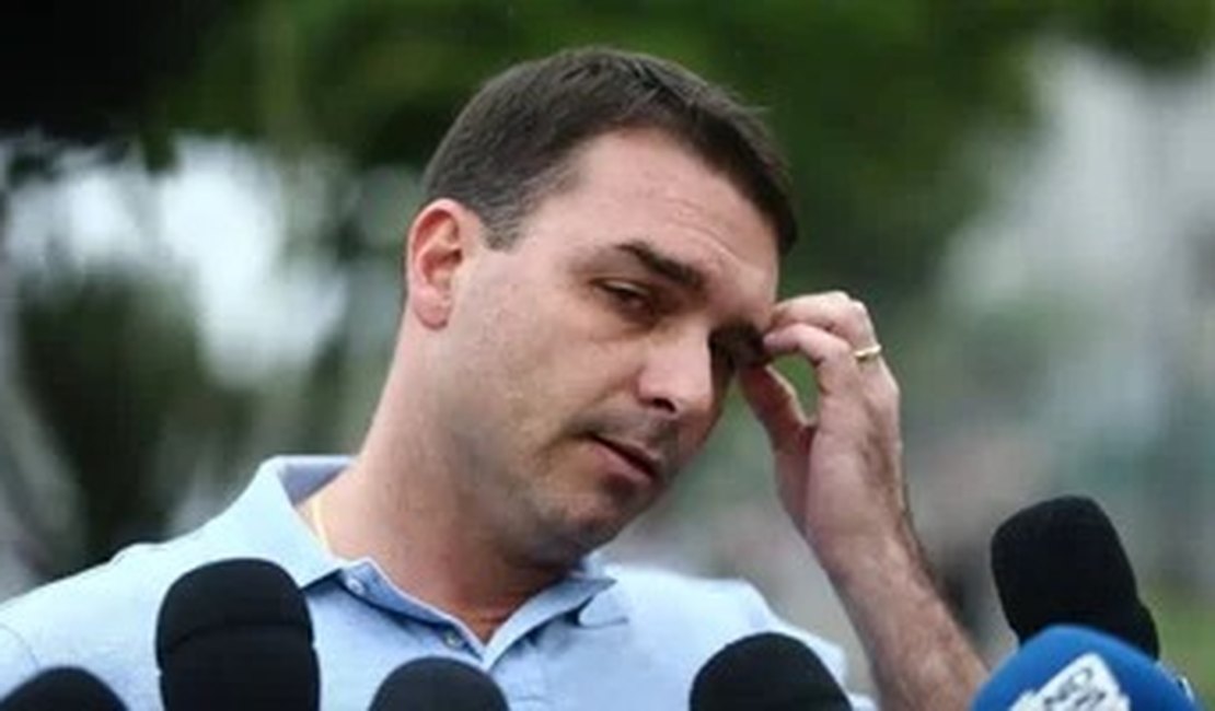 Flávio Bolsonaro participa de jantar com Centrão, Maia e Alcolumbre