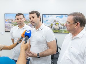 Caravana de Daniel e Lucas Barbosa percorre ruas do Manoel Teles nesta terça-feira (25)