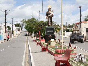 Em Jacaré dos Homens, DPE garante transporte para criança com autismo realizar tratamento em Arapiraca