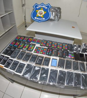 Dupla é presa com mais de 130 celulares furtados de shoppings em Maceió