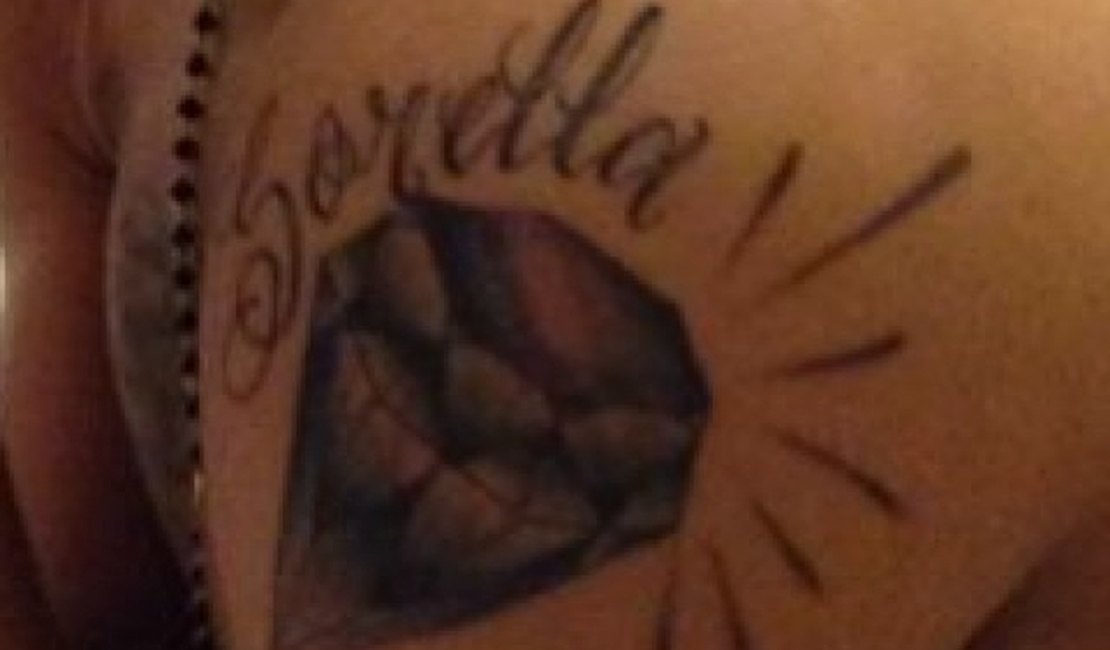 Neymar faz tatuagem no braço para homenagear irmã Rafaella