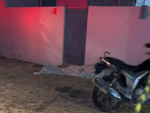 Jovem de 19 anos é morto a tiros ao sair de casa em Ipioca
