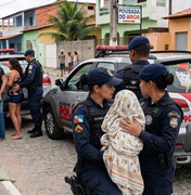 Bebê é encontrado sozinho em casa e pais são presos na Barra de Santo Antônio