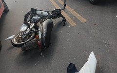 Carro e motocicleta tem colisão traseira em Limoeiro de Anadias