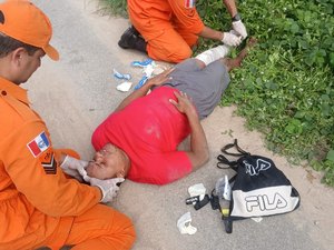 Acidente de trânsito deixa motociclista ferido na AL-101 em Japaratinga