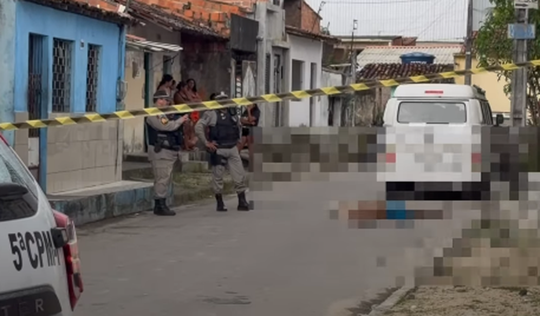Jovem é morto a tiros em plena luz do dia no Conjunto Cleto Marques Luz