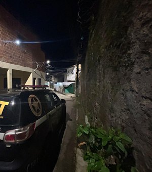 Celulares roubados por casal em 'cinquentinha' são recuperados em imóvel abandonado