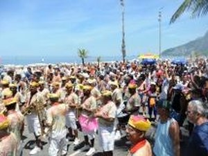 Mais de 20 blocos de carnaval desfilam hoje nas ruas do Rio