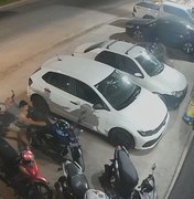 [Vídeo] Câmera flagra homem furtando capacete de moto na parte alta de Maceió