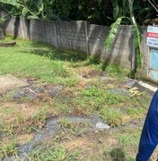 Condomínio é flagrado despejando esgoto sem tratamento em riacho de Maceió