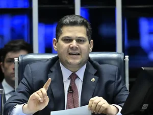 Alcolumbre manda arquivar PEC da Blindagem após rejeição da CCJ